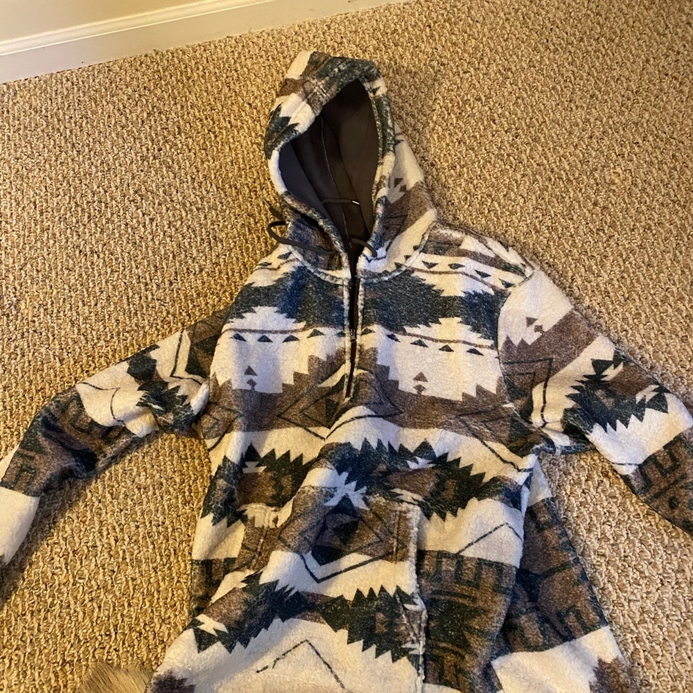Never worn men’s fleece hoodie with pockets